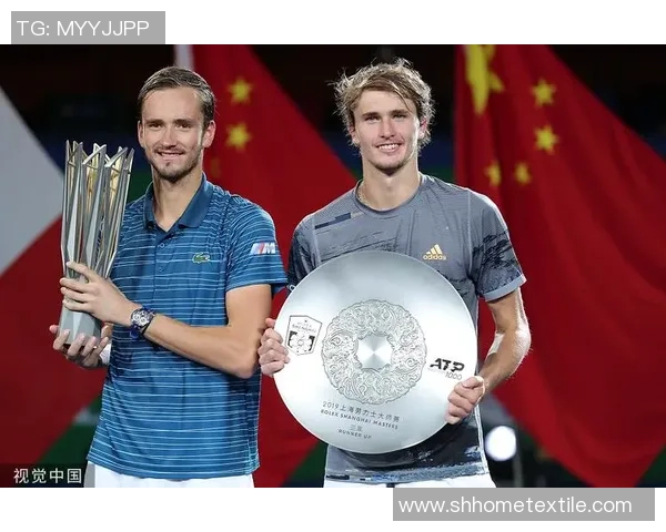 上海羽毛球队在大师赛中的团队协作表现分析与启示